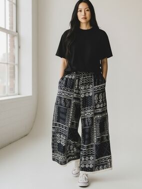 POL Black Bandana-Print Wide-Leg Pants